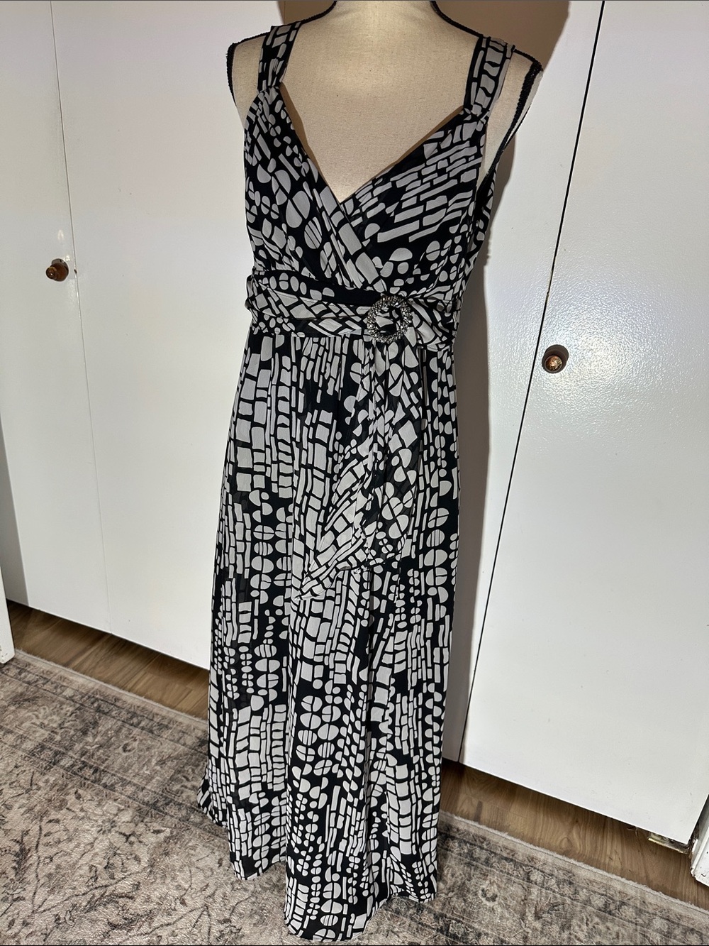Black & White Patterned Sleeveless Maxi Dress